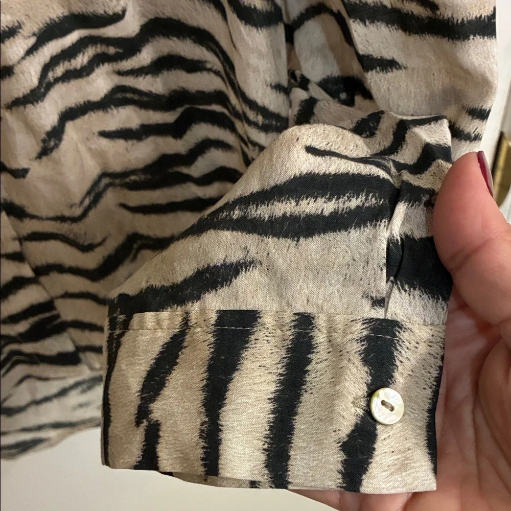 L'AGENCE Black and Cream Zebra Button-Down Shirt Sz SP